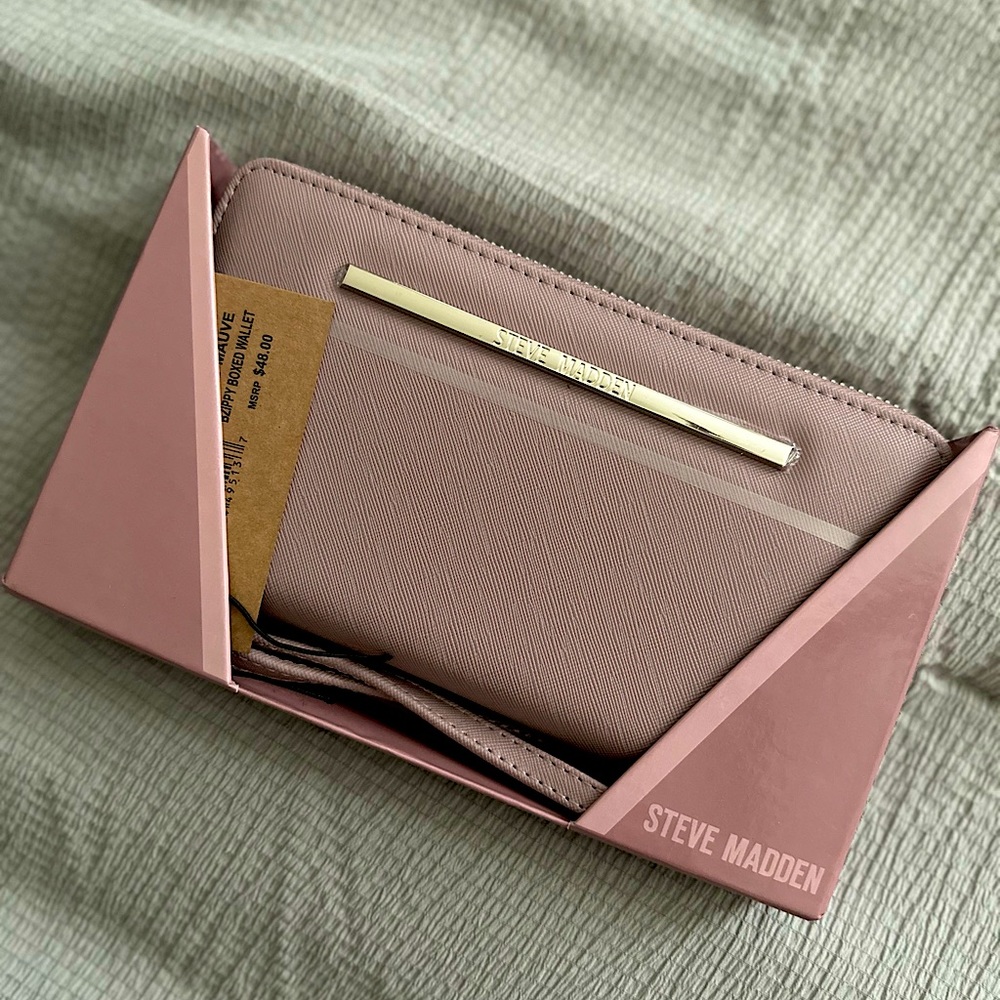 NWT Nude Pink Steve Madden Bzippy Boxed Wallet LILAC MAUVE